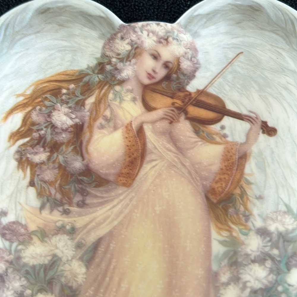 NWOT Set of 9 symphony of Angels Wall Hanging Plates. - Picture 8 of 12